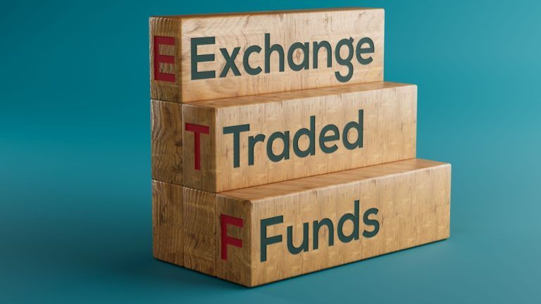 ETF 每週回顧：比特幣 ETF 流入 5.6 億美元，而以太幣 ETF 流出 4,551 萬美元